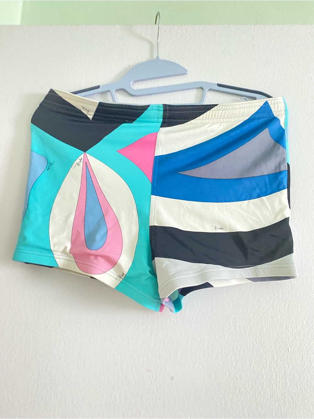 EMILIO PUCCI VINTAGE SHORTS, SIZE XL, MADE IN ITALY, NEVER WORN, RUNNING SMALLER